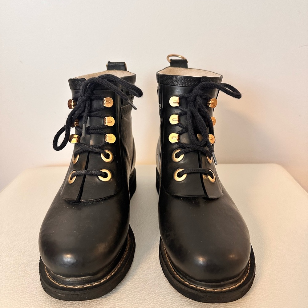 Ilse Jacobsen Hornbæk Rubber Lace-Up Ankle Boots – Size 35 (Black/Gold)